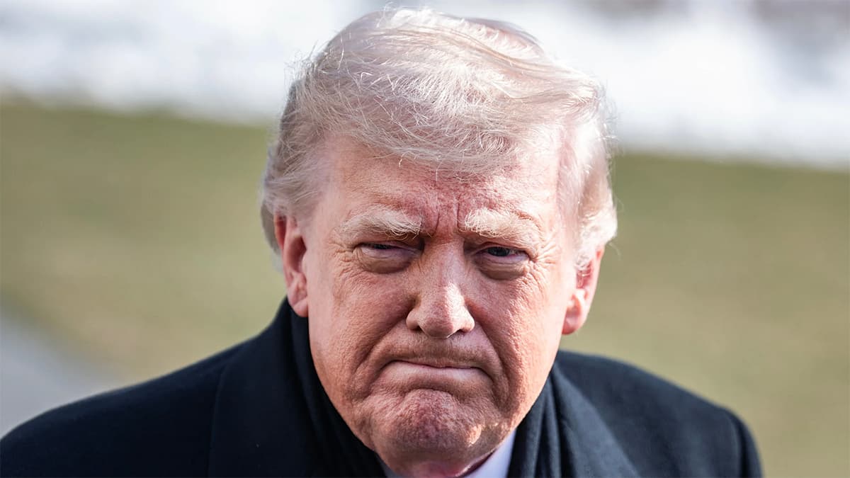 इरानलाई हतियार सहयोग गर्ने राष्ट्रलाई ५० प्रतिशत कर बढाउने ट्रम्पको चेतावनी