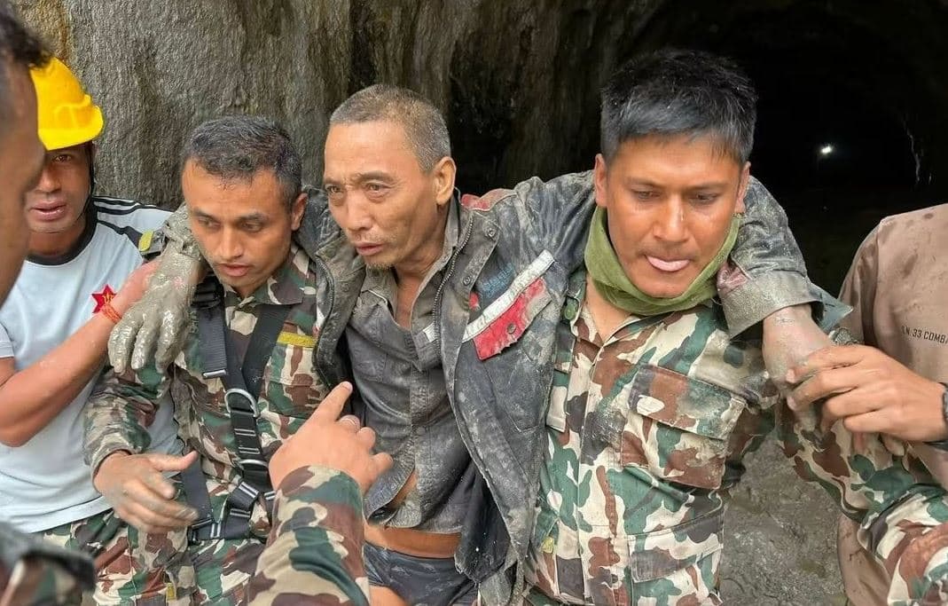 त्रिशूली–१ को सुरुङबाट उद्धार गरिएका चिनियाँ नागरिकलाई ल्याइयो काठमाडौं