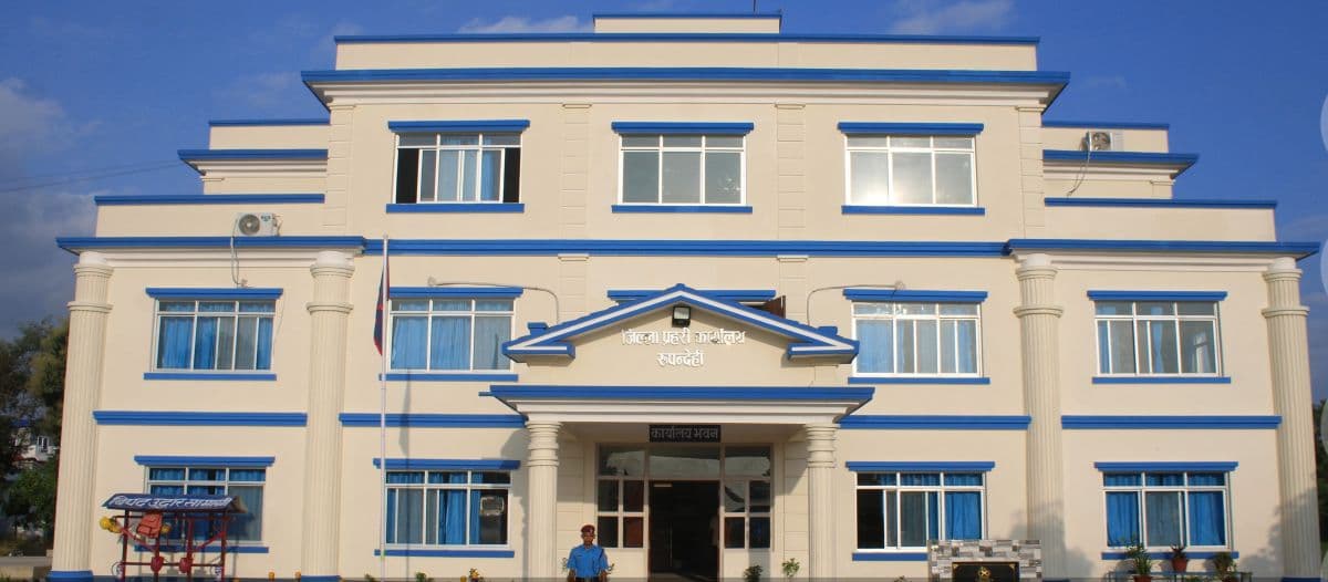 रूपन्देहीमा लागुऔषध कारोबारी पक्रन प्रहरीले चलायो गोली