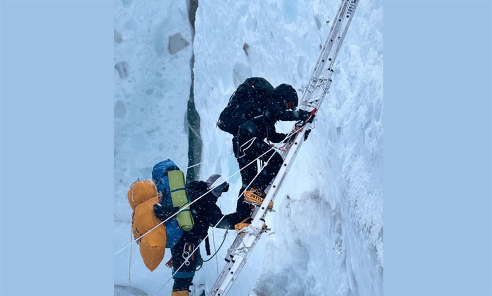 खुम्बु आइसफलको अवरोध हटाइयो, सगरमाथा आरोहणको मार्ग खुल्यो