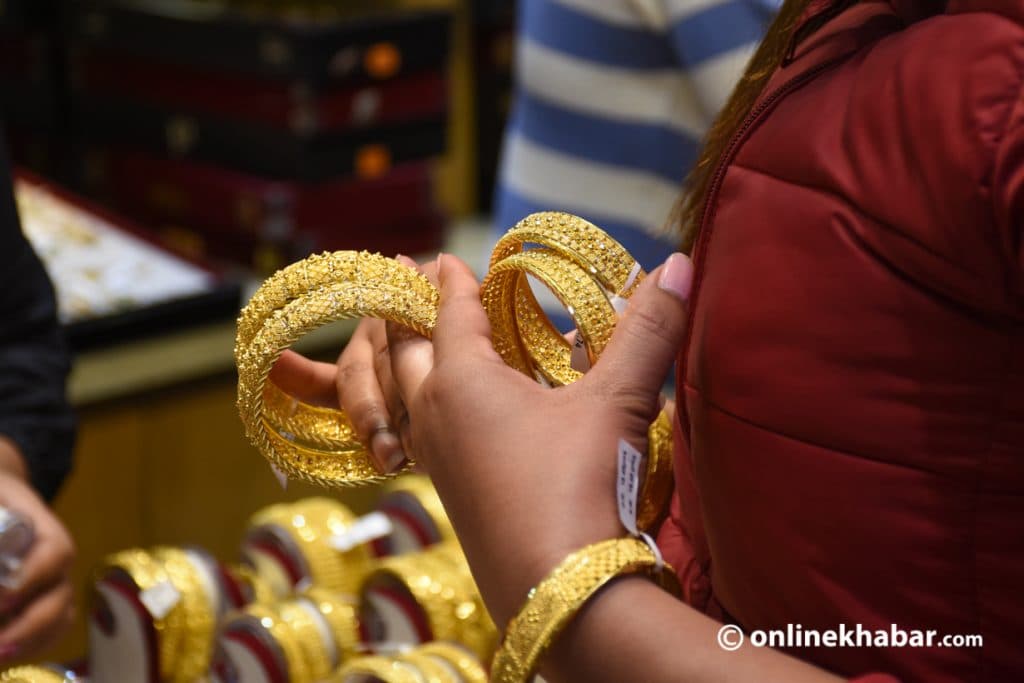 Gold, silver prices decline