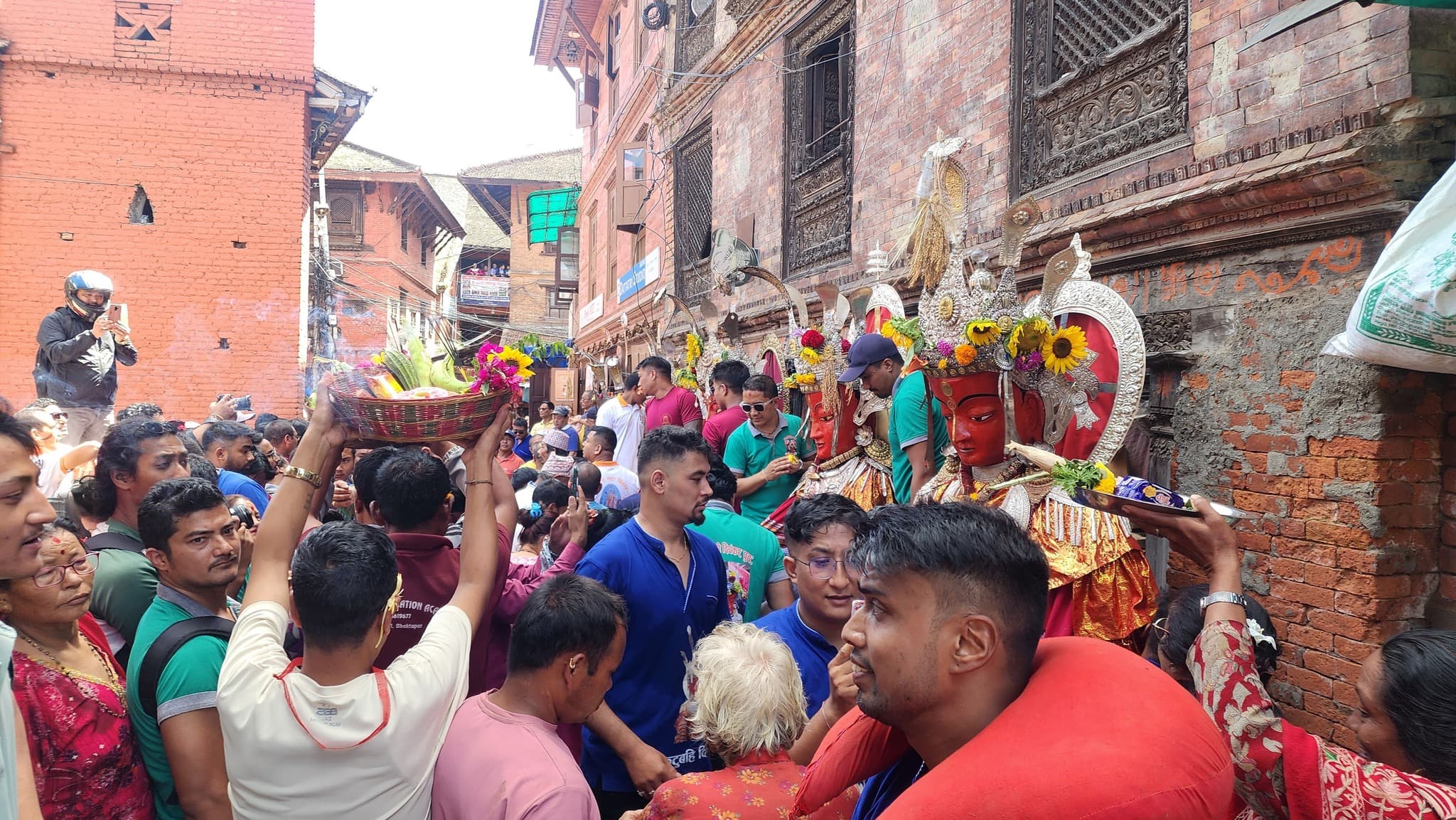 भक्तपुर नगरमा आज पाँच दिपंकरको नगर परिक्रमा