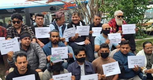 उच्च अदालतले फिल्म रिलिज रोकेपछि ‘लालीबजार’ टीम सडकमा, कलाकार जोडिन थाले