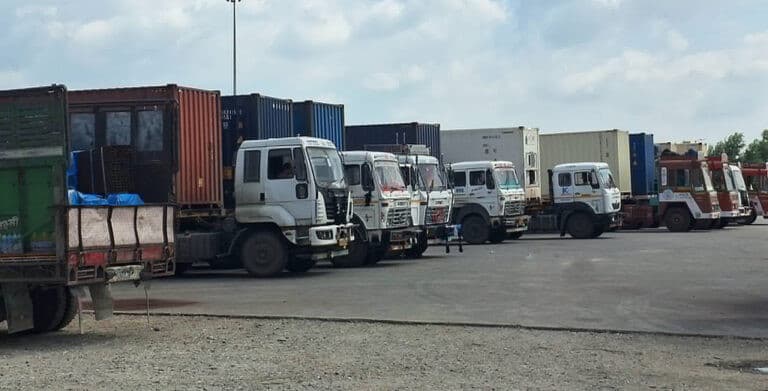 एमआरपी स्टिकर नटाँसिएका सामग्रीको भन्सार जाँचपास बन्द