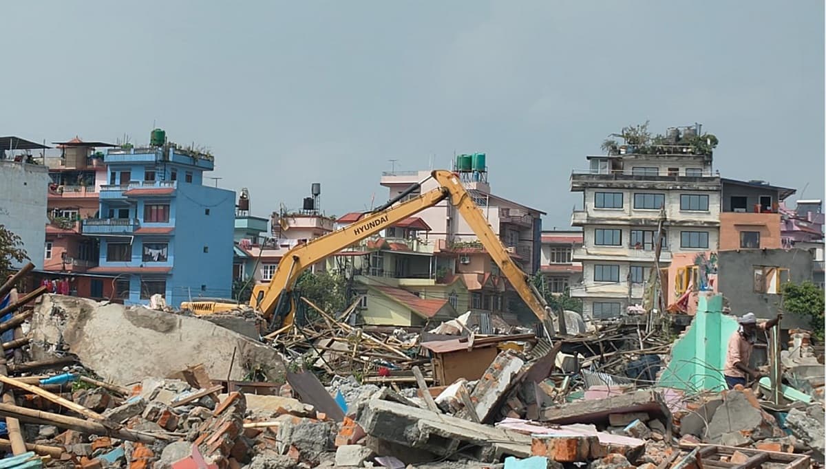 गैरीगाउँका भत्काउन बाँकी घर पुनः भत्काउन सुरु