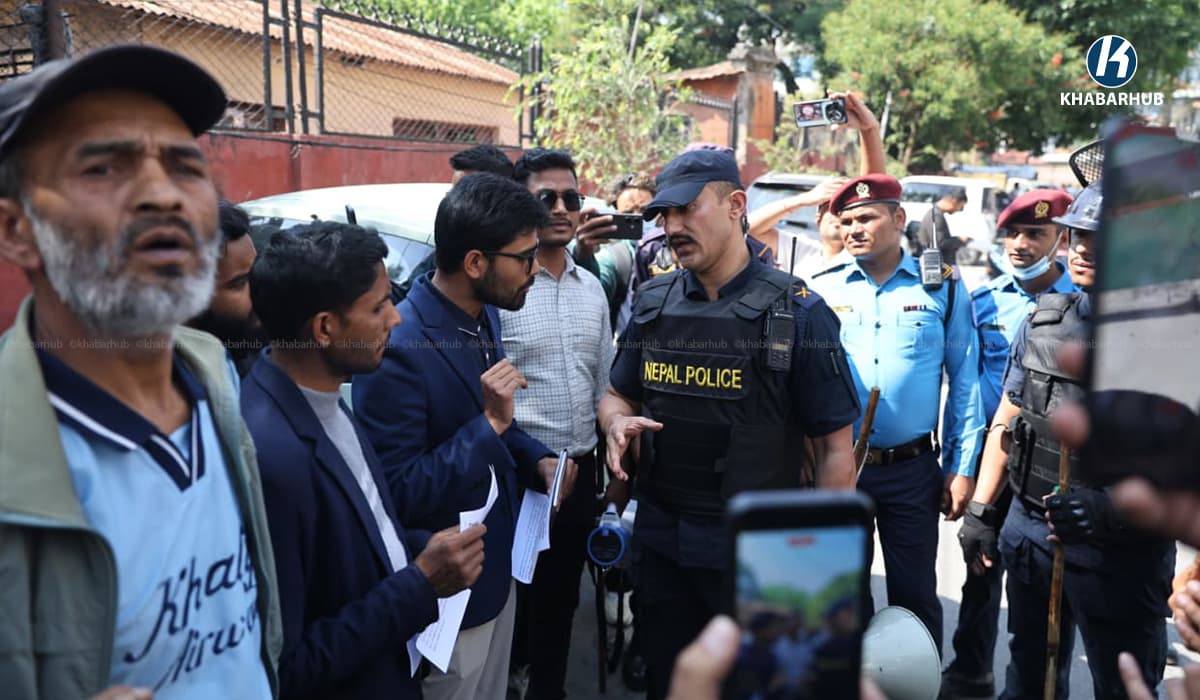 निगम घेर्न गएका जेन-जीलाई प्रहरीले रोक्यो