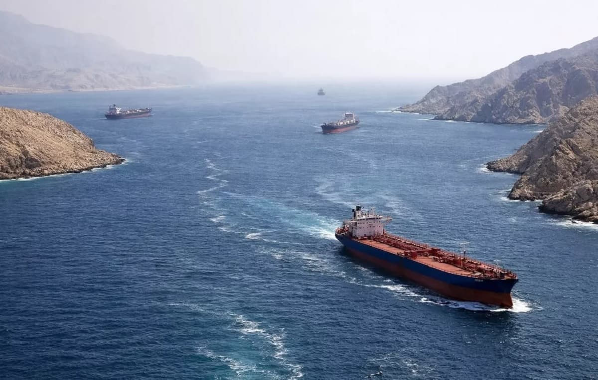 ट्रम्पले युद्धविराम लम्ब्याएकै दिन होर्मुज क्षेत्रमा तीन जहाजमाथि आक्रमण