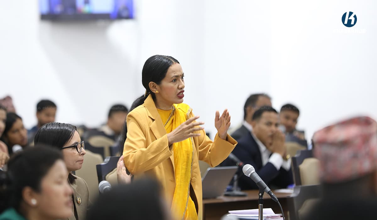 जब सभामुखलाई दङ्ग्याएर झोंक्किँदै संसद्बाट हिँडिन् आशिका