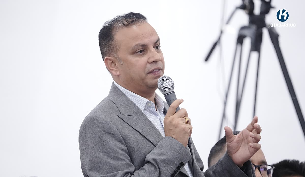 मनिष झाको प्रश्न : प्रहरीसँग एउटा हेलिकप्टर छैन, सधैँ लाठीकै भरमा खटाउने हो ?