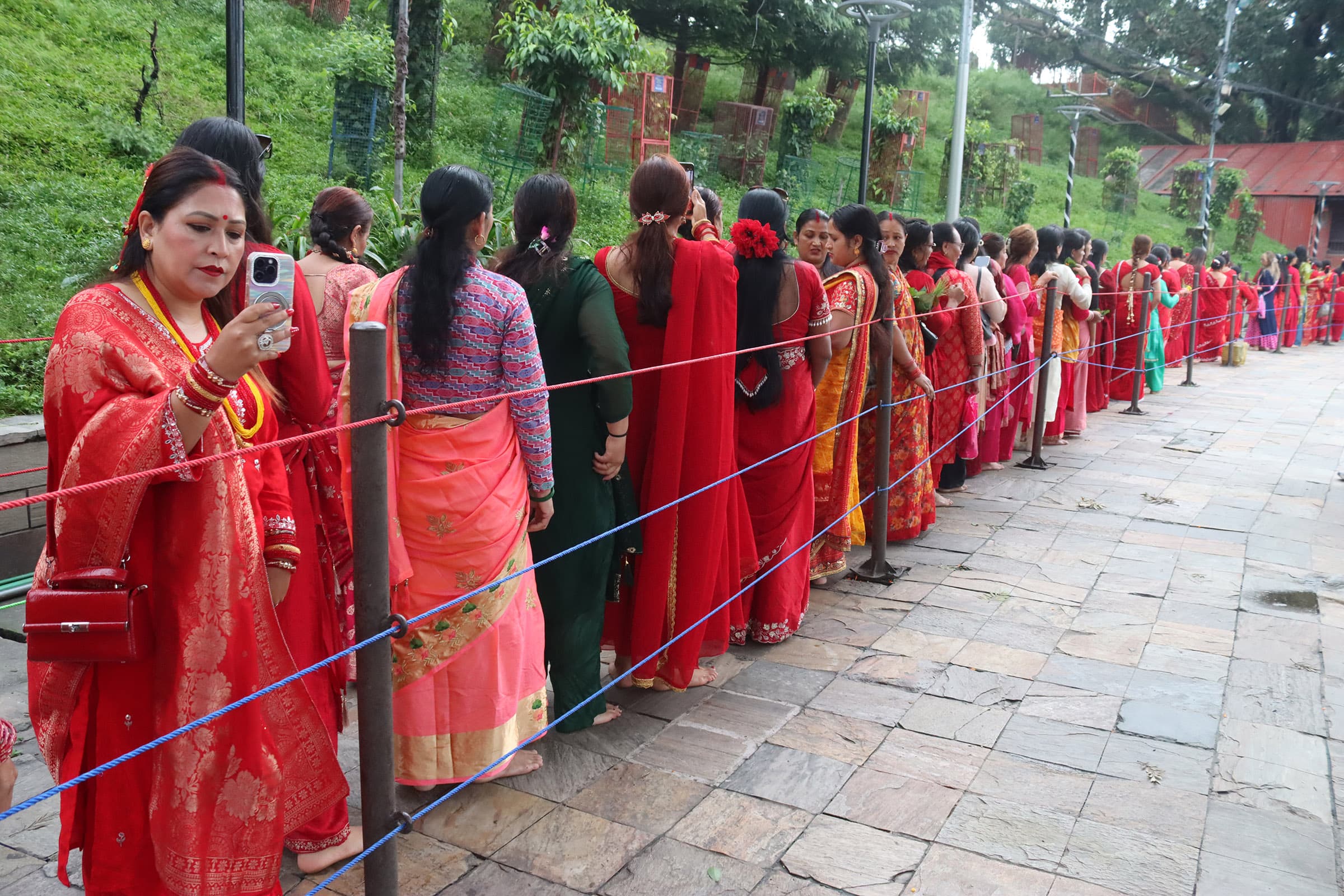 हरितालिका पर्व : पशुपति क्षेत्रमा बिहानैदेखि व्रतालुको लाम
