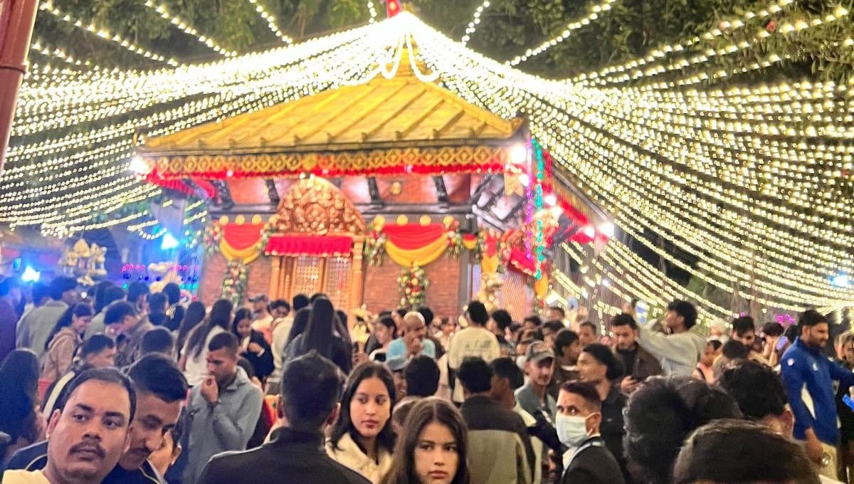 मैतीदेवीको झिलिमिलीमा रमाउँदै सर्वसाधारण