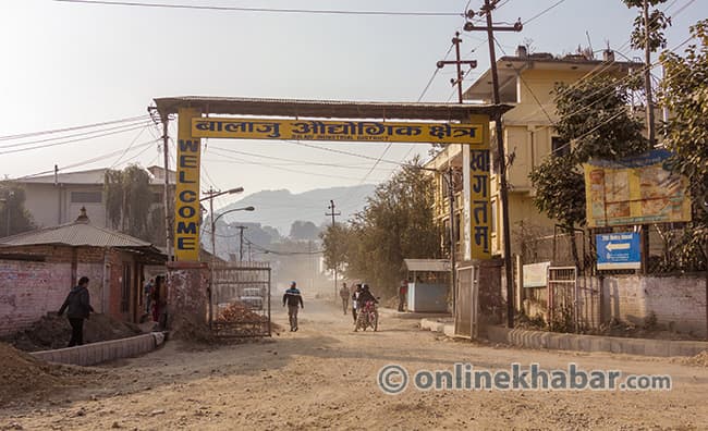 सर्वोच्चको फैसला सरकारबाटै अवज्ञा, थप २१ उद्योगको लाइन काटियो
