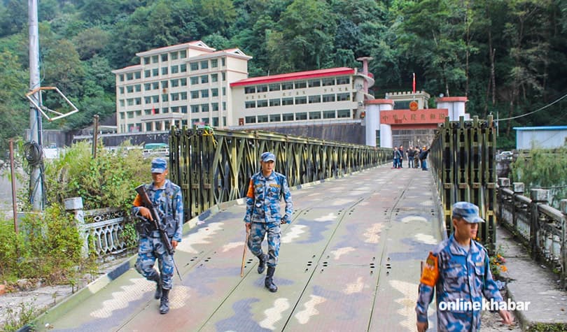 तातोपानी भन्सार क्षेत्रमा सुख्खा पहिरो, सशस्त्र प्रहरीको बीओपीमा क्षति