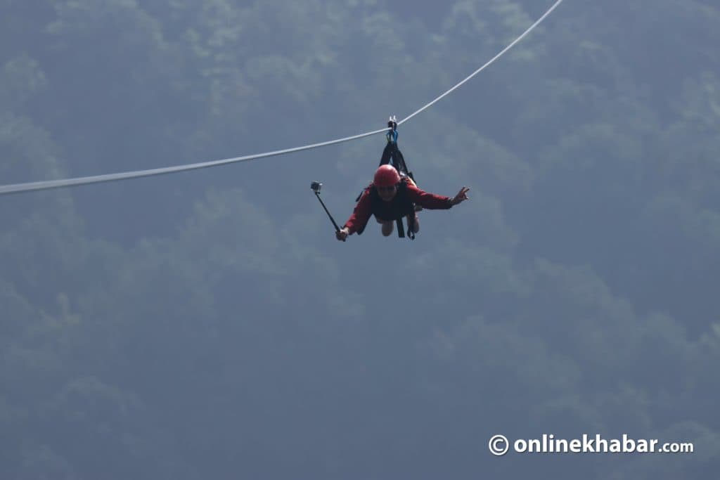 सोलुखुम्बुमा पहिलोपटक जिपलाइन सञ्चालनमा