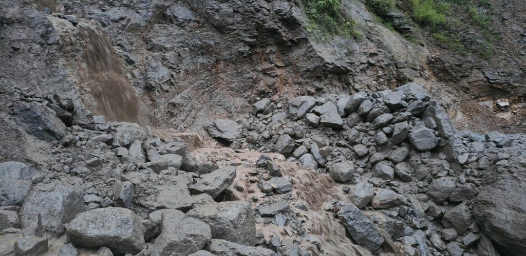 गगने खोलाको पहिरो हटाएपछि कर्णाली राजमार्ग खुल्यो