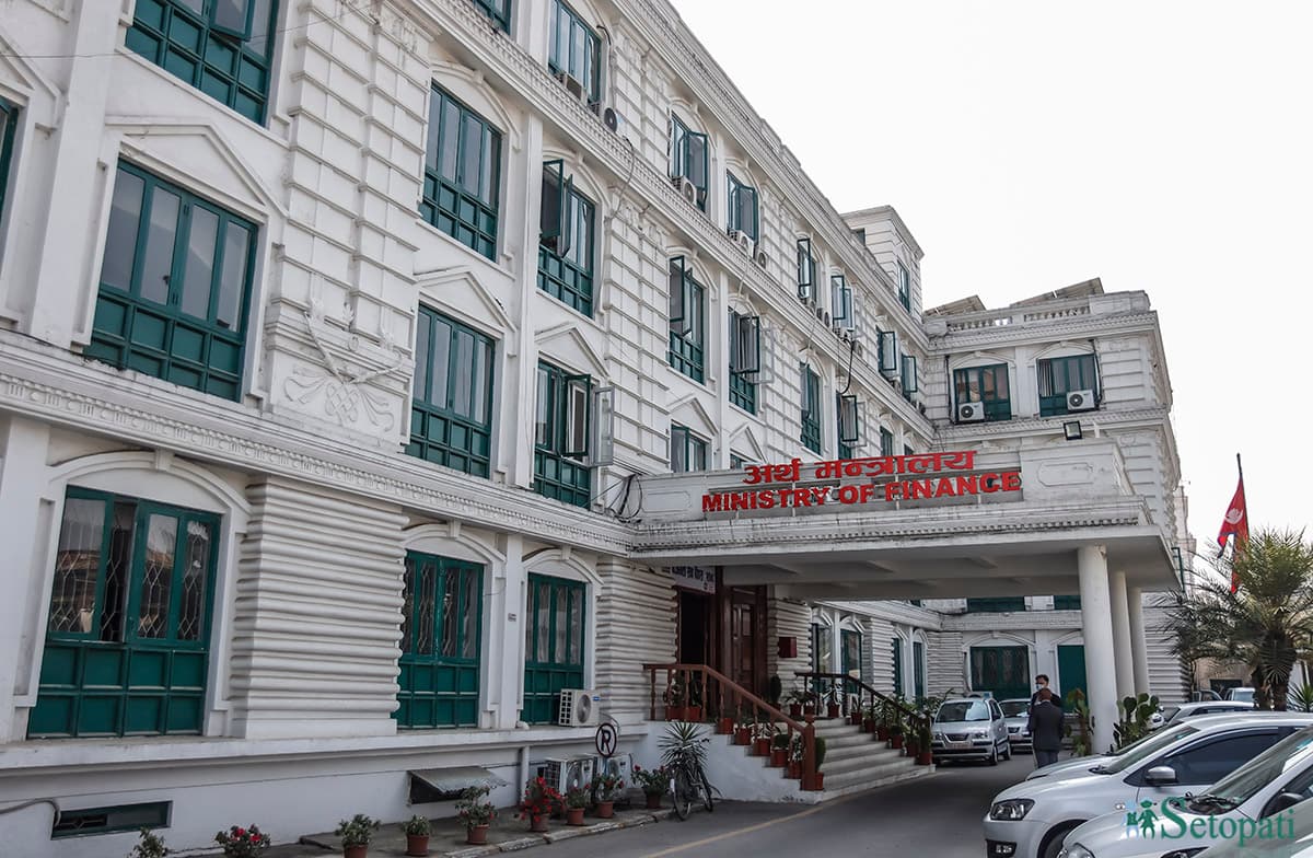 अर्थ मन्त्रालयका ४ सह-सचिवको जिम्मेवारी हेरफेर