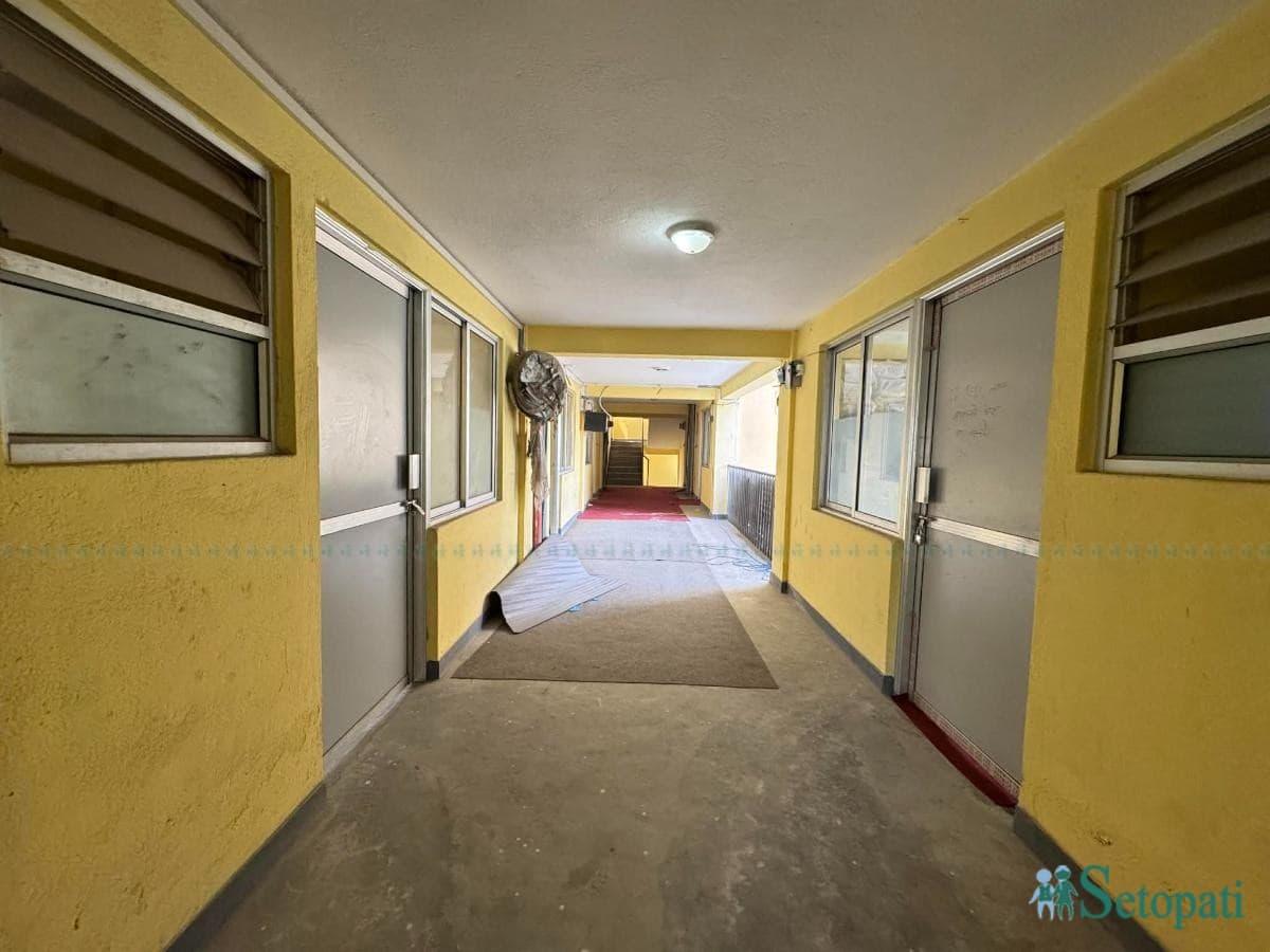 बस्ती  भत्काएपछि सुरू भयो सुकुम्बासी राख्ने भनिएको अपार्टमेन्ट सरसफाइ (तस्बिरहरू)