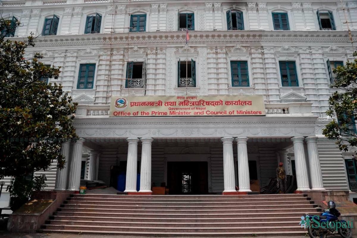 प्रधानमन्त्रीको टिमले राहदानी ठेक्का 'तुरून्त रद्द गर्नू' भन्दै चर्को दबाब दिएपछि विभागका कर्मचारीले गुहारे परराष्ट्रमन्त्री
