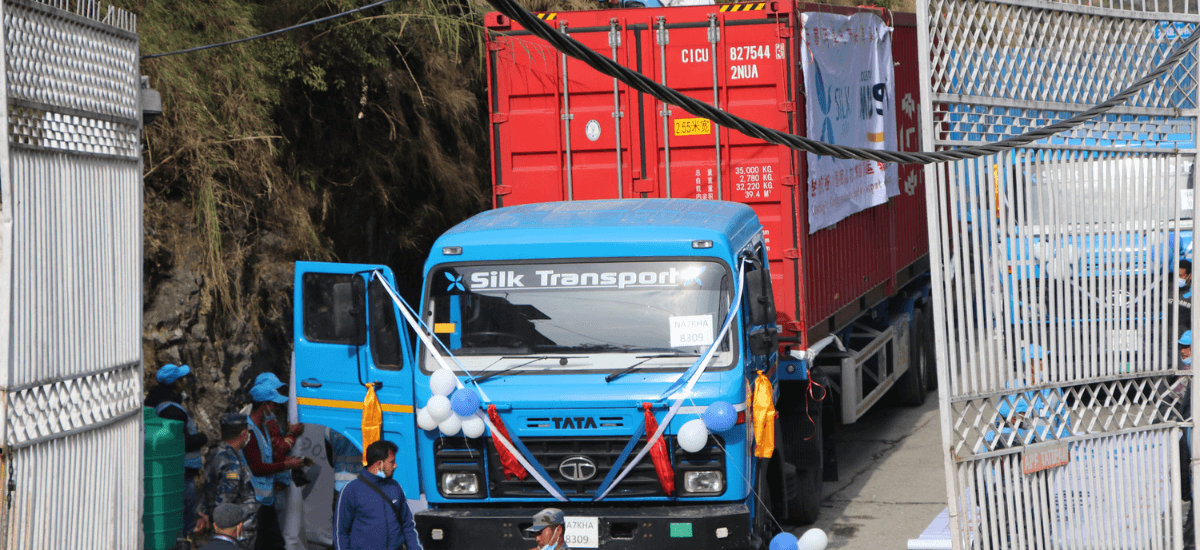 तातोपानी नाका नियमित सञ्चालनको माग, दुई दिनमा १० कन्टेनर भित्रिए