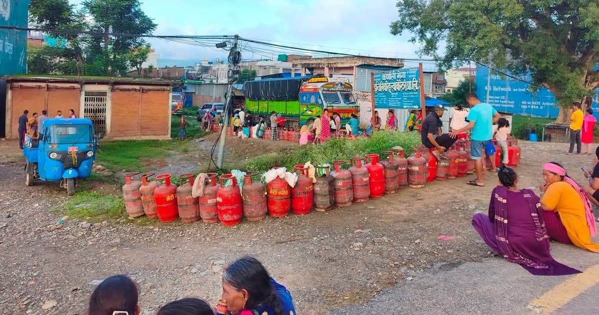 आपूर्ति बढ्दा पनि कर्णालीमा ग्यास अभाव !