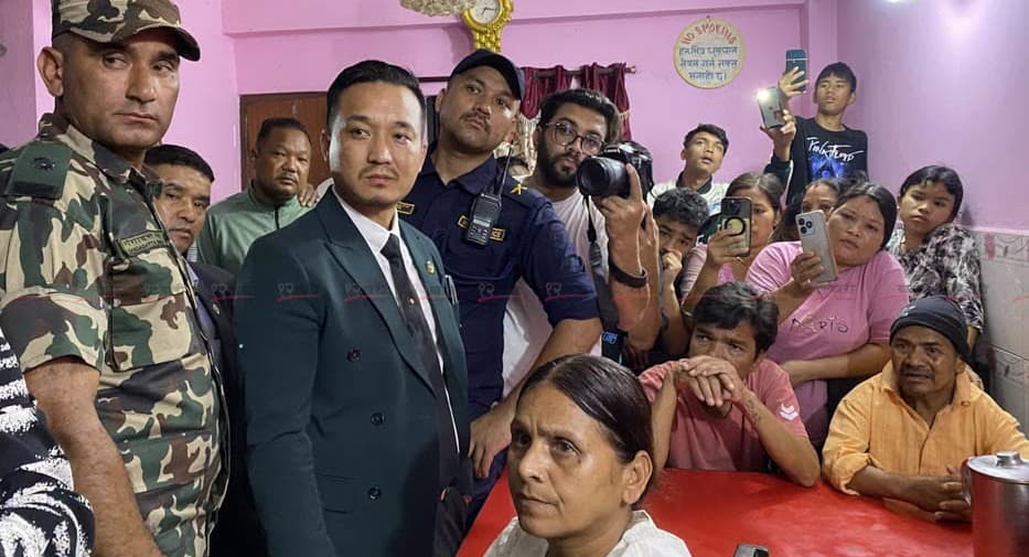 होल्डिङ सेन्टर पुगेर गृहमन्त्री सुधन गुरुङले सुकुम्वासीसँग मागे माफी