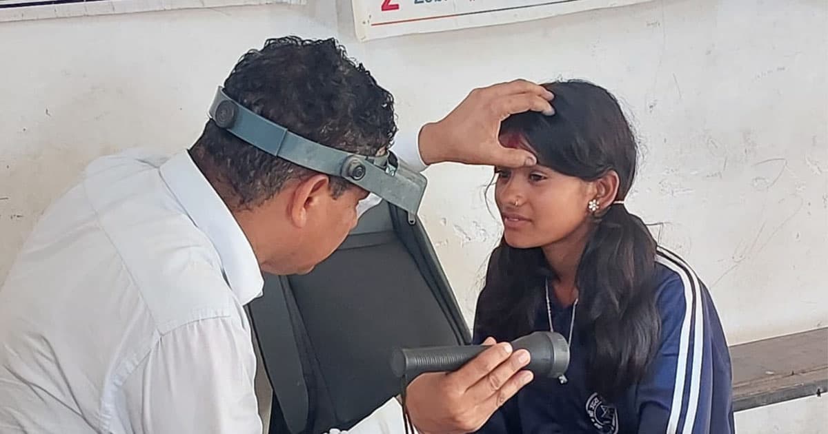दुर्गमका सामुदायिक विद्यालयमा निःशुल्क स्वास्थ शिविर