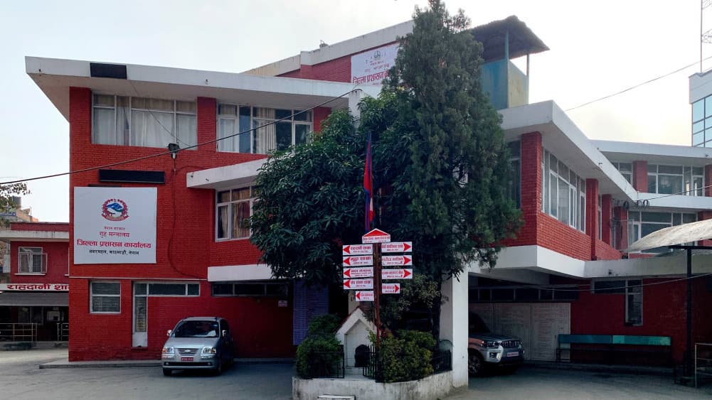होटेल तथा रेस्टुरेन्टहरूमा अव्यवस्थित धुम्रपान रोक्न जिल्ला प्रशासन कार्यालय काठमाडौंको निर्देशन