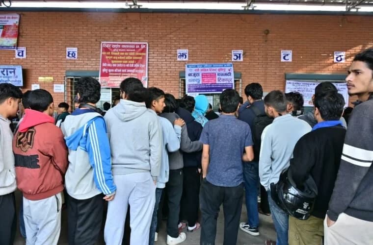 दसैँ मनाउन एक लाखभन्दा बढीले छाडे काठमाडौं उपत्यका, नाकामा यात्रुको चाप बढ्दो