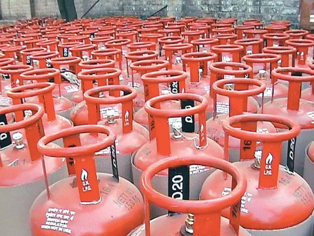 काठमाडौँका यी पाँच स्थानमा वितरण गरिँदैछ ग्यास, नागरिकता अनिवार्य चाहिने