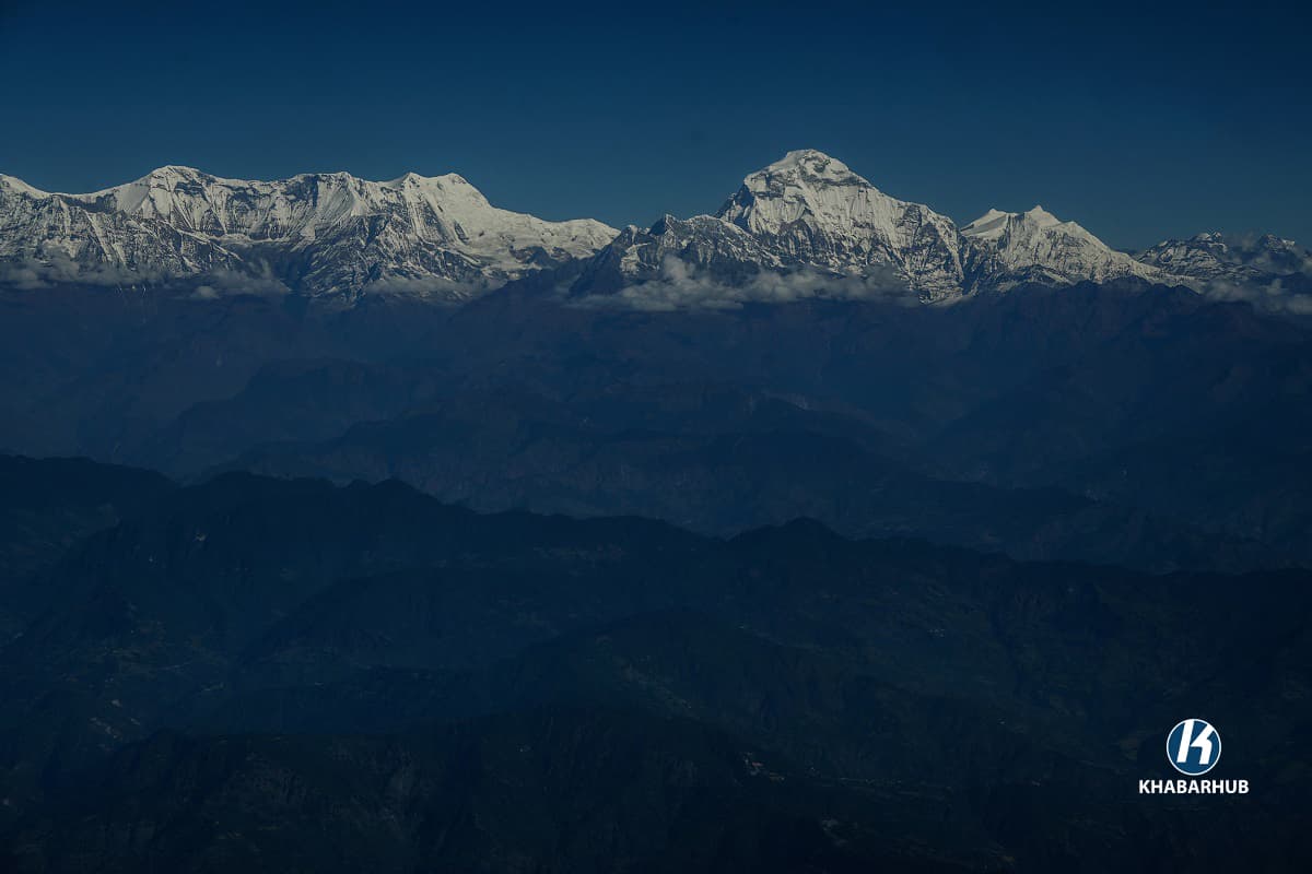 आरोहीको स्वास्थ्य जाँचका लागि चिकित्सकको टोली हिमालमा