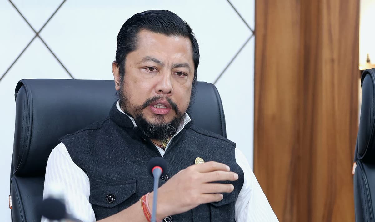 स्वर्णिमले बिजुलीमा भ्याट लगाए, अब विराजभक्तले महसुल घटाउँदै
