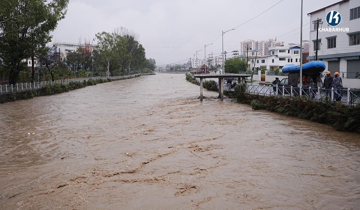 मनोहरा नदीमा बहाव बढ्यो, सतर्क रहन आग्रह (तस्बिरहरू)