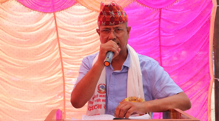 मापसे गरेर गाडी चलाउने मेयरलाई एक हजार रुपैयाँ जरिबाना