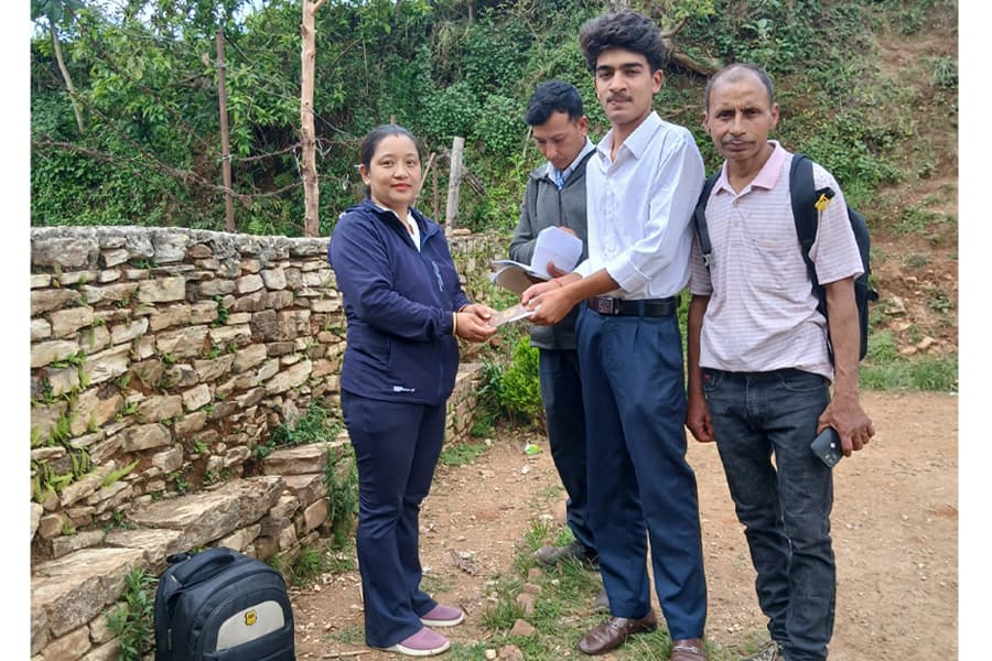 सरकारले १०० दिनमा ५ हजार बढी पासपोर्ट र एक हजारबढी लाइसेन्स सेवाग्राहीको घरमै पुर्यायो
