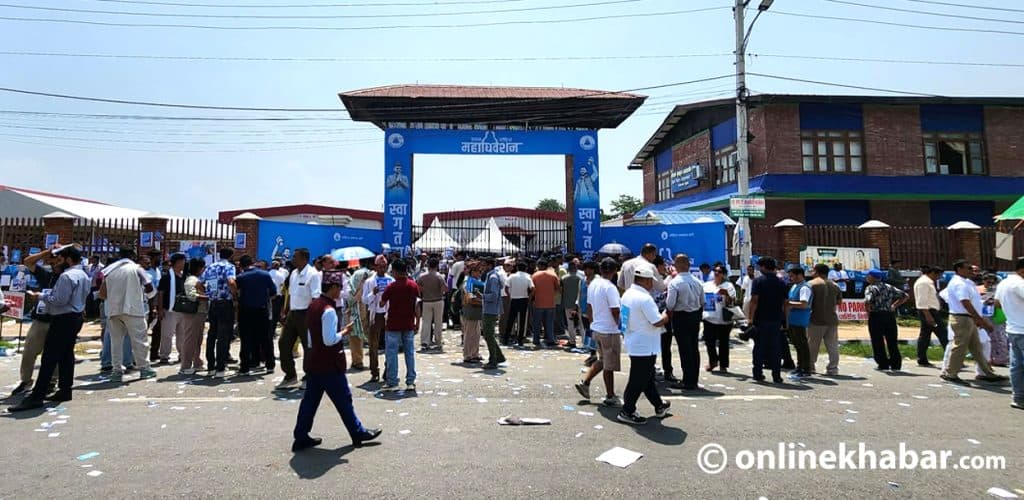 उद्घाटनपछि बल्ल प्रतिनिधि यकिन गर्दा रास्वपा महाधिवेशनमा भद्रगोल