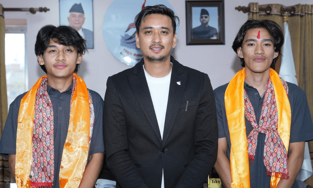 प्रोफेसनल स्क्वासमा दुई खेलाडी सहभागी हुने