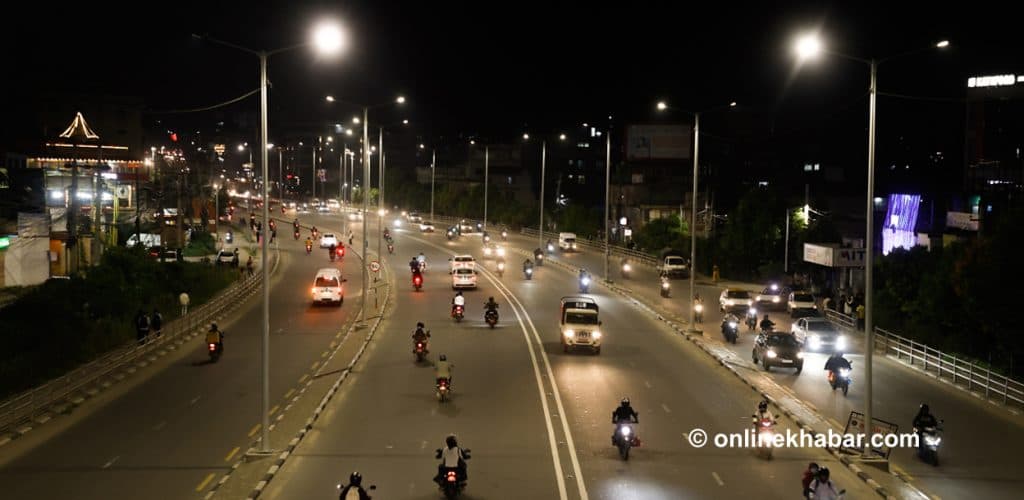 सडकबत्ती जडानपछि झिलिमिली बनेको ललितपुरको चक्रपथ (फोटोफिचर)