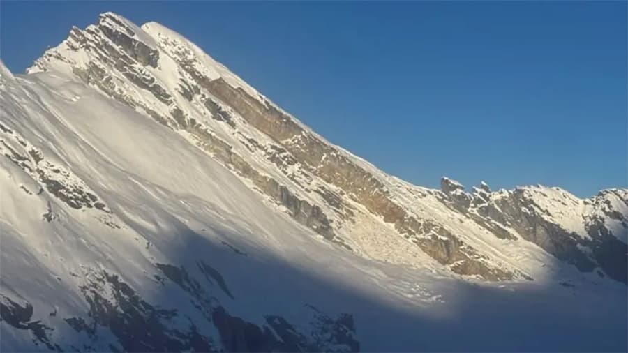 यलुङ-रीको बेसक्याम्पमा फेला परेका ५ शव दुई नेपाली र तीन विदेशी आरोहीको