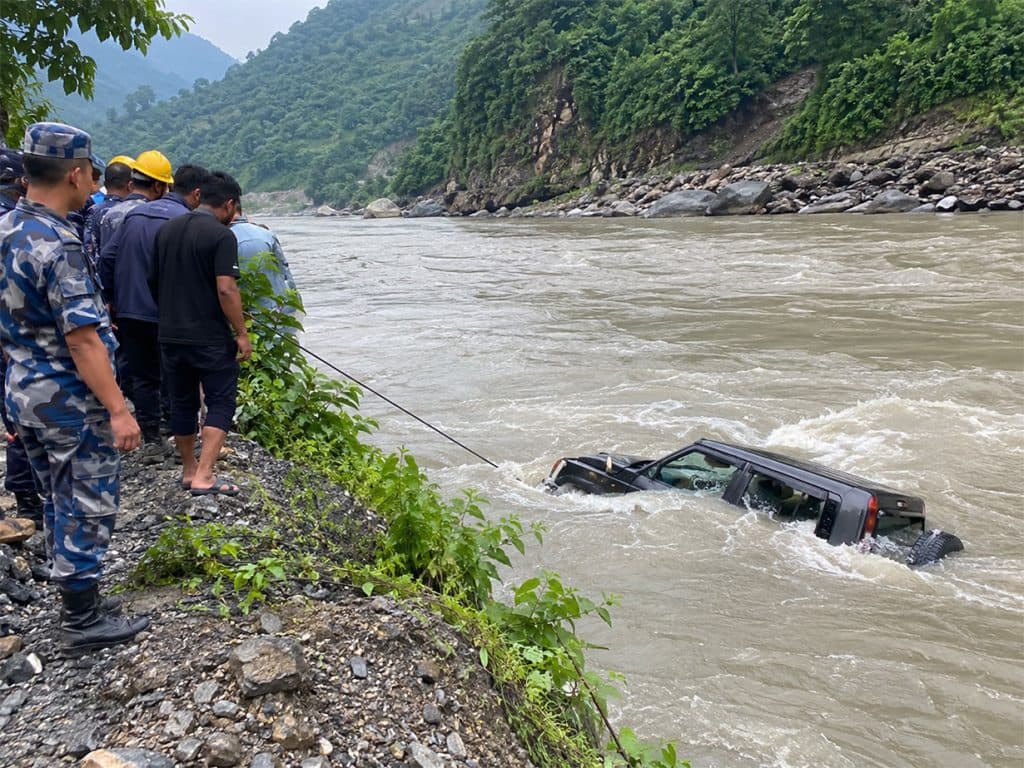 अपडेट : सुनकोशीमा जिप खस्दा मृत्यु र बेपत्ता भएका सबैको पहिचान खुल्यो