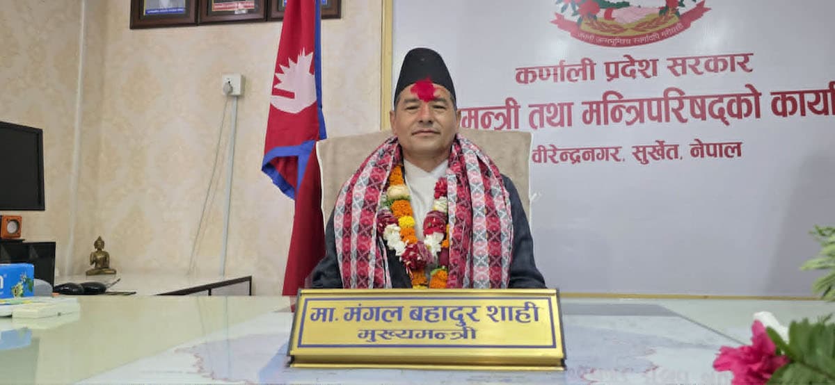 मन्त्रिमण्डलको भागबन्डा नमिल्दा मुख्यमन्त्रीले लिए एक्लै शपथ